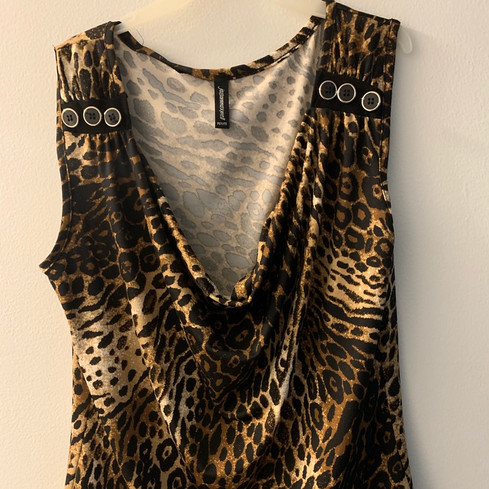 Women sleeveless top